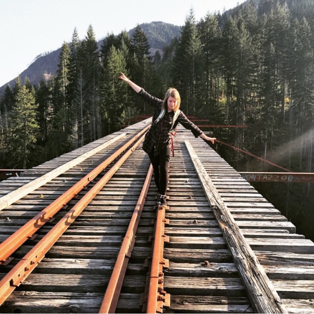 𝖬𝖾𝖾𝗍 𝗍𝗁𝖾 𝗉𝗈𝗌𝗁𝖾𝗋 ☞ Amelia ☜